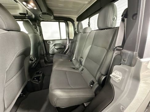 Used 2021 Jeep Gladiator Willys image 23