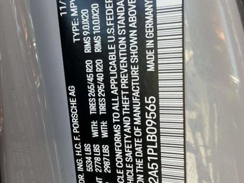 Certified 2023 Porsche Macan AWD/4WD image 22