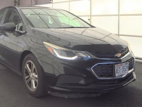 Used 2018 Chevrolet Cruze LT w/ Sun And Sound Package FWD image 3