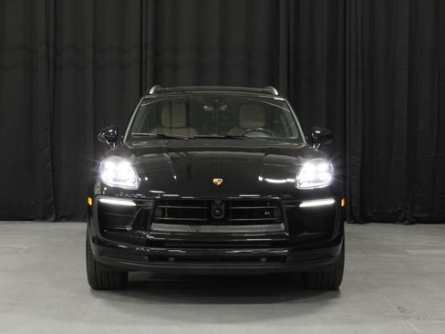 Certified 2026 Porsche Macan AWD/4WD image 8