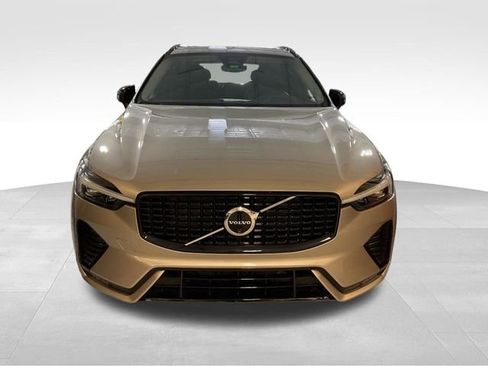Used 2024 Volvo XC60 B5 Plus image 2