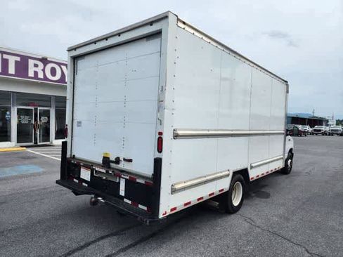 Used 2018 Ford E-350 and Econoline 350 Super Duty image 34