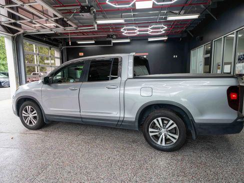 Used 2017 Honda Ridgeline RTS image 2