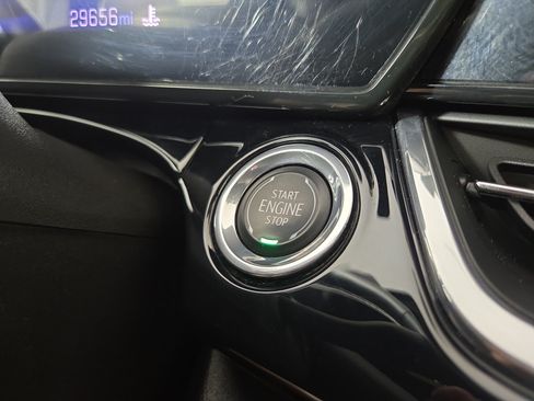 Used 2025 Chevrolet Trax RS w/ Sunroof Package FWD image 25
