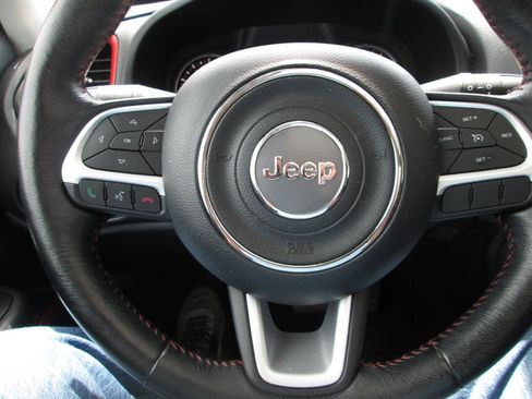 Used 2018 Jeep Renegade Trailhawk w/ UConnect 8.4 Nav Group AWD/4WD image 10