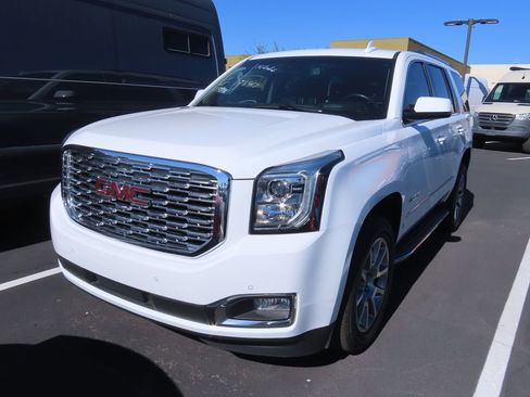 Used 2018 GMC Yukon Denali image 2