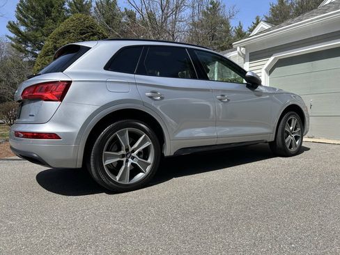 Used 2019 Audi Q5 2.0T Premium Plus w/ Premium Plus Package AWD/4WD image 11
