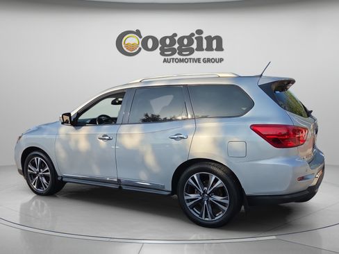 Used 2017 Nissan Pathfinder Platinum FWD image 3