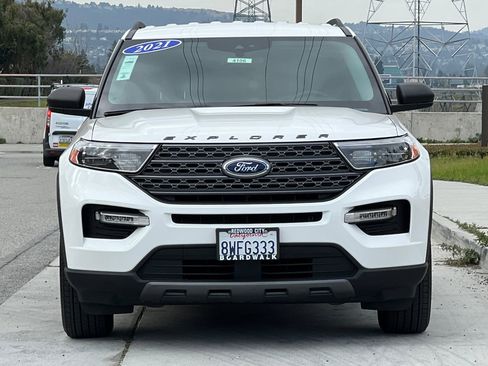 Used 2021 Ford Explorer XLT w/ Equipment Group 202A image 9