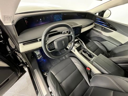 Used 2025 Lincoln Nautilus Premier AWD/4WD image 15