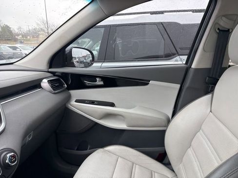 Used 2020 Kia Sorento SX image 21