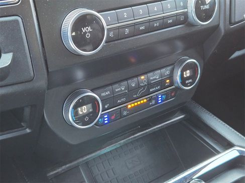 Used 2021 Ford Expedition Limited image 18