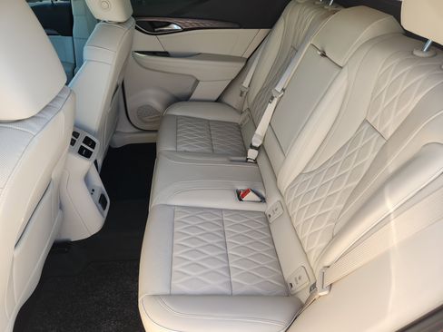 Used 2023 Buick Envision Avenir image 32