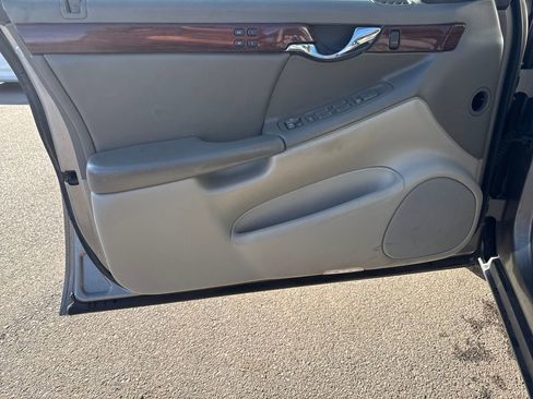 Used 2003 Cadillac De Ville w/ Comfort & Convenience Package image 10