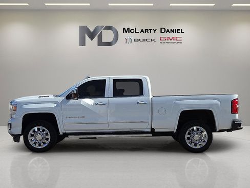 Used 2019 GMC Sierra 2500 Denali w/ Duramax Plus Package image 3