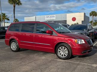 Used 2014 Chrysler Town & Country Touring video 1