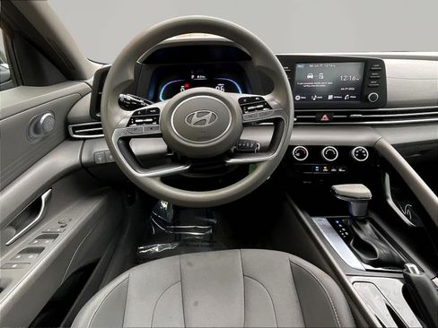 Certified 2024 Hyundai Elantra SE FWD image 8