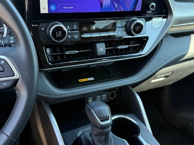 Used 2024 Toyota Highlander XLE FWD image 18