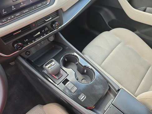 Used 2024 Nissan Rogue SV image 25