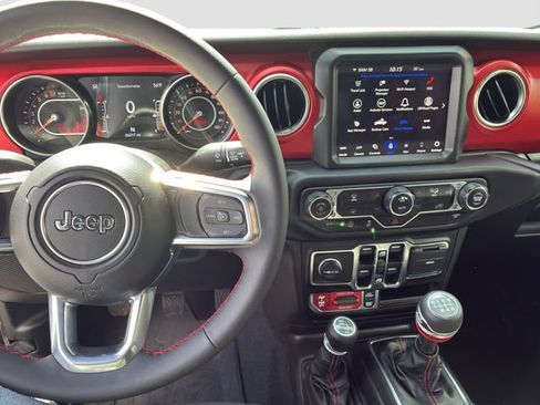 Used 2023 Jeep Gladiator Rubicon w/ Trailer Tow Package AWD/4WD image 13