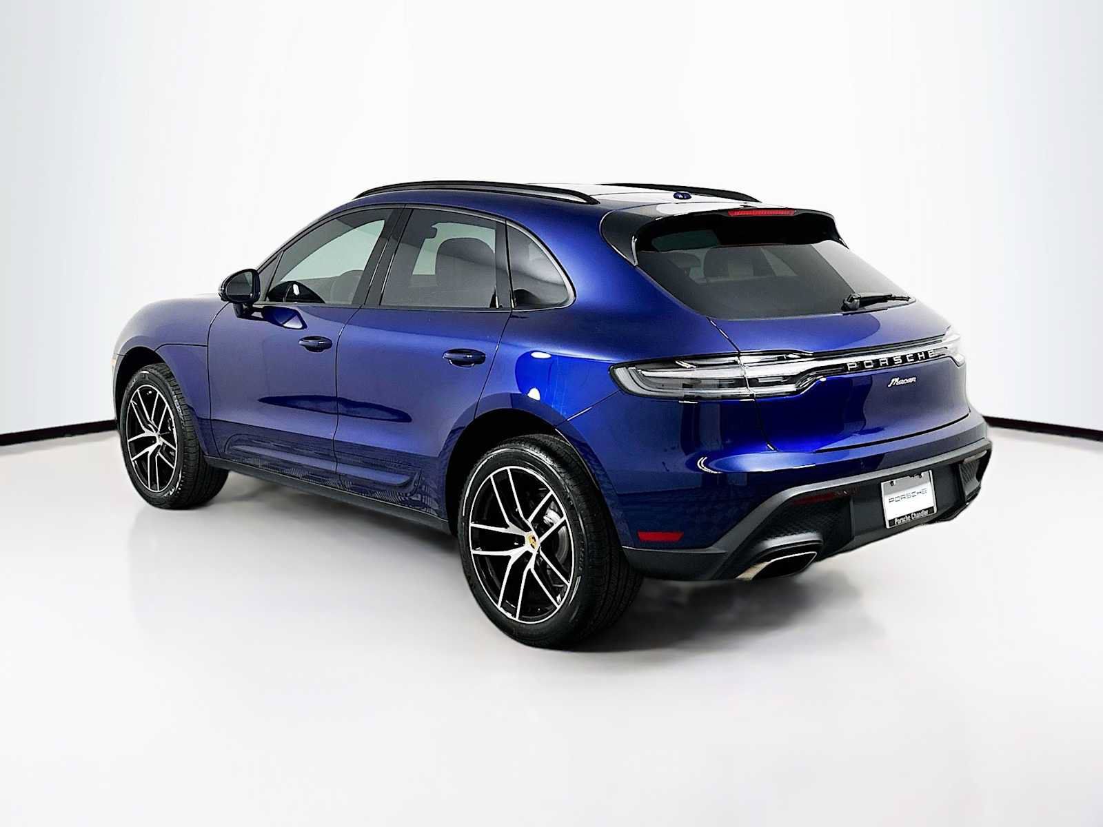 Used 2026 Porsche Macan AWD/4WD image 3