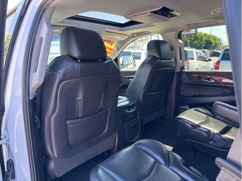 Used 2018 Cadillac Escalade Premium Luxury AWD/4WD image 20