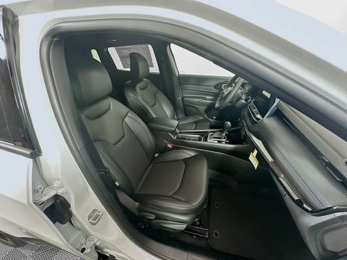 New 2026 Jeep Compass Latitude image 28