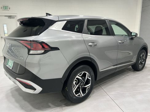 Used 2024 Kia Sportage LX image 8