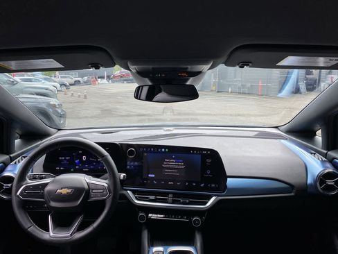 Used 2024 Chevrolet Equinox EV LT AWD/4WD image 12