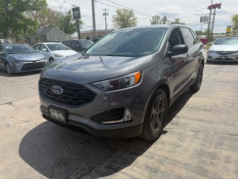 Used 2024 Ford Edge SEL w/ Sport Appearance Package AWD/4WD image 4