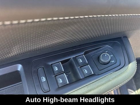 Used 2025 Volkswagen Atlas SE FWD image 18