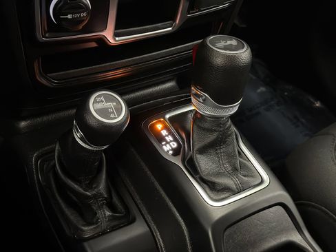 Used 2022 Jeep Wrangler Sport AWD/4WD image 25