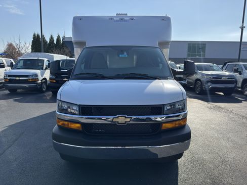New 2025 Chevrolet Express 4500 w/ Power Convenience Package image 19