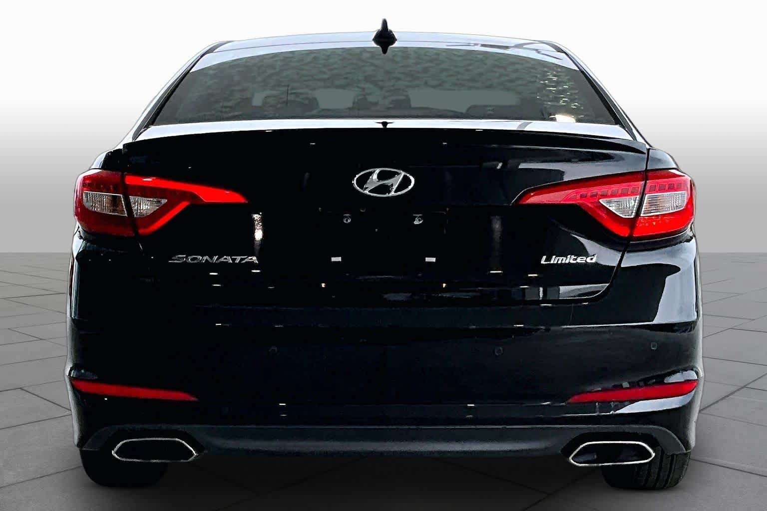 Used 2017 Hyundai Sonata Limited w/ Ultimate Package 04 FWD image 4