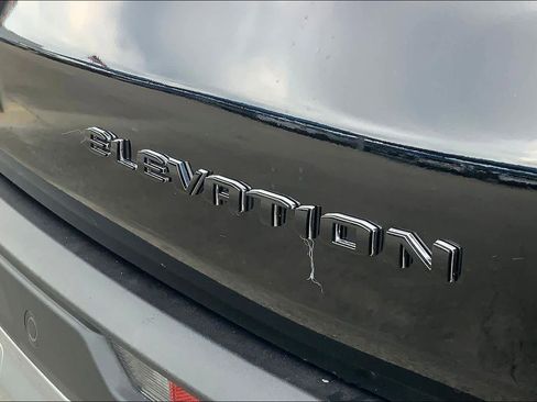 Used 2025 GMC Acadia Elevation image 9