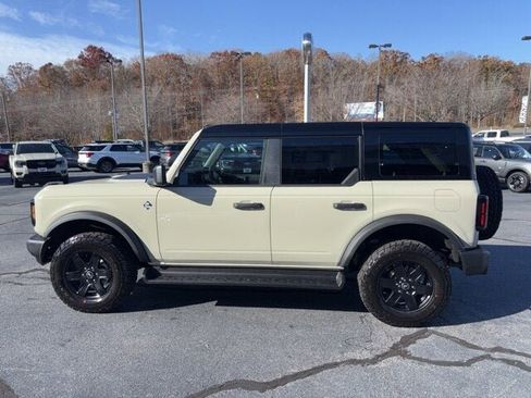 New 2025 Ford Bronco Outer Banks w/ Black Appearance Package image 3