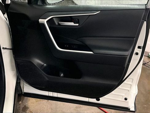 Certified 2025 Toyota RAV4 XLE AWD/4WD image 11