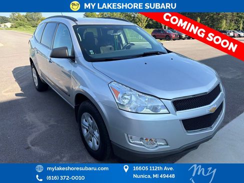 Used 2010 Chevrolet Traverse LS FWD image 1