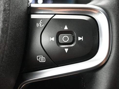 Used 2023 Volvo XC40 B5 Core w/ Convenience Package AWD/4WD image 24