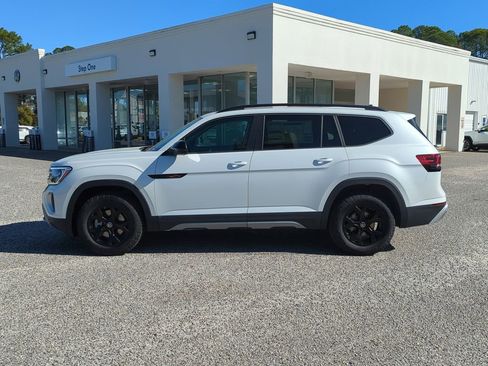 New 2026 Volkswagen Atlas Peak Edition image 4