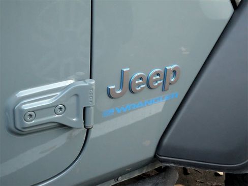Used 2024 Jeep Wrangler Unlimited image 8