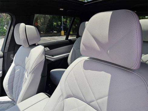 New 2026 BMW X7 xDrive40i w/ M Sport Package image 17
