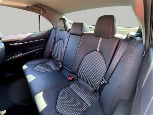 Used 2018 Toyota Camry SE w/ Moonroof Package FWD image 22