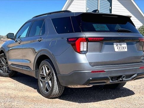 Used 2025 Ford Explorer ST-Line w/ ST-Line Street Pack AWD/4WD image 4