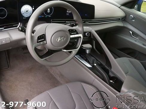 Used 2024 Hyundai Elantra SEL FWD image 11