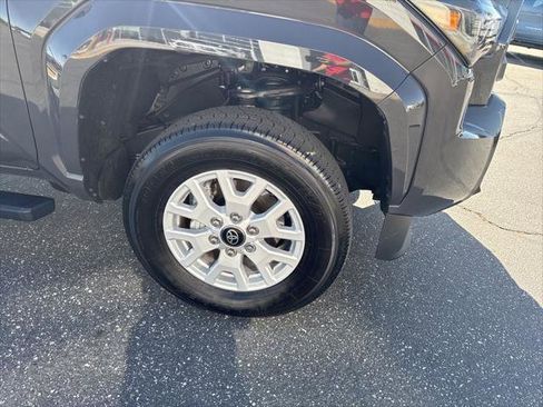 Certified 2026 Toyota Tacoma SR5 AWD/4WD image 19