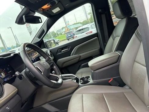 Used 2024 Chevrolet Colorado ZR2 w/ ZR2 Convenience Package III AWD/4WD image 13