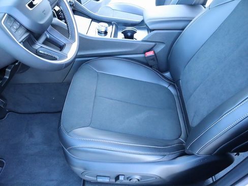 New 2025 Jeep Grand Cherokee Altitude image 11