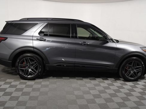 Used 2025 Ford Explorer ST AWD/4WD image 4