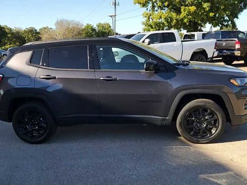 Used 2024 Jeep Compass Latitude w/ Convenience Group image 9